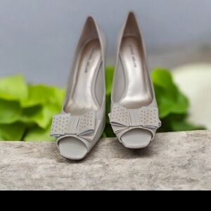 ANTONIO MELANI Cream Peep-Toe Heels with Bow Detail